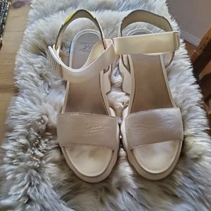 SOREL Kinetic Shoes/Sandals Size 9 VGUC